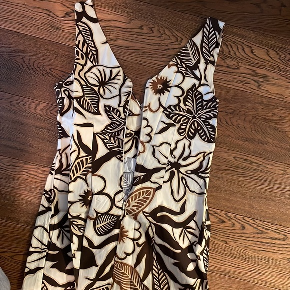 Dress. Size 5 - Picture 3 of 4